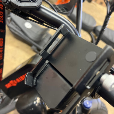 Lightning Bluetooth phone holder